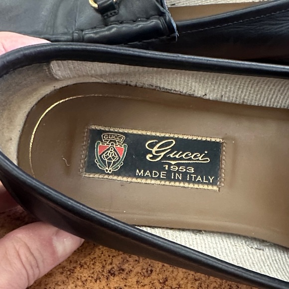 Gucci Black Leather Loafers with Gold Detailing - Picture 4 of 6